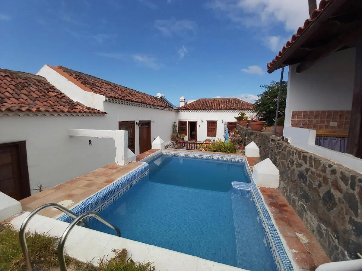 Villa-Sleeps4-Parking-Garden-Pool-Nearairport contacts