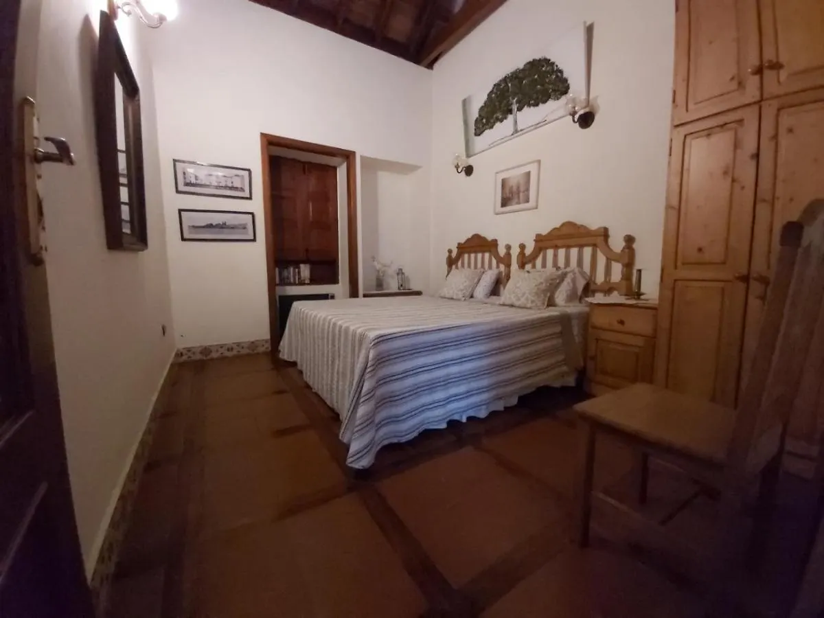 Villa-Sleeps4-Parking-Garden-Pool-Nearairport La Laguna  La Laguna (Tenerife)