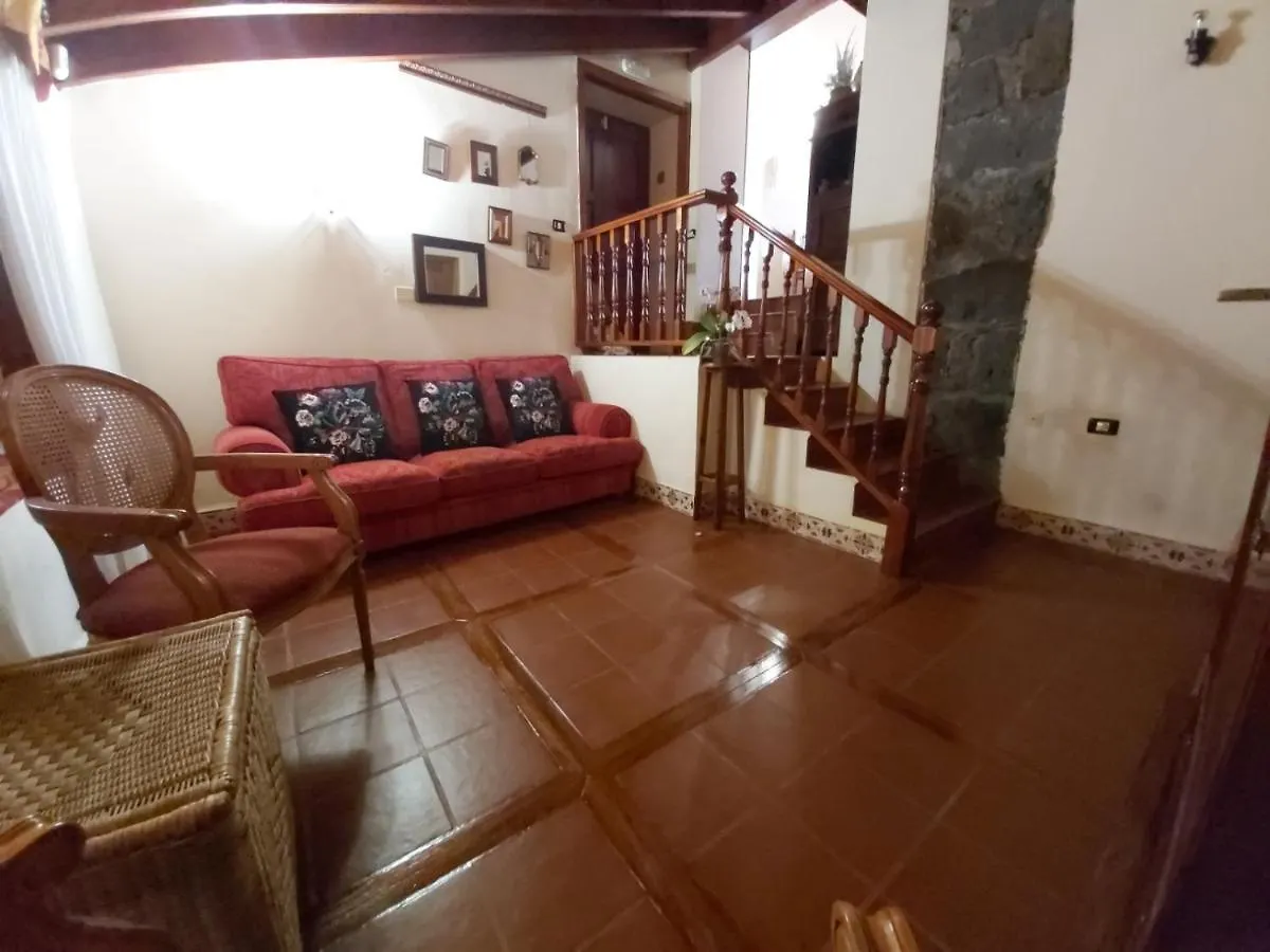 Villa-Sleeps4-Parking-Garden-Pool-Nearairport La Laguna  Villa