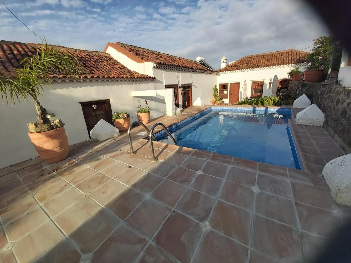 Villa-Sleeps4-Parking-Garden-Pool-Nearairport La Laguna  La Laguna (Tenerife)